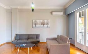 Spacious 2 Bedroom And 1.5Bath Apartment At Plaka